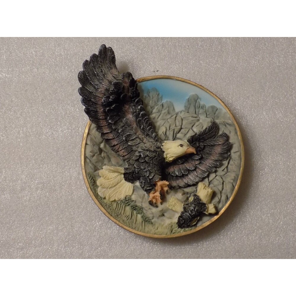 Painted Resin American Eagle Bird Nature Scenery Round Plate Decor
